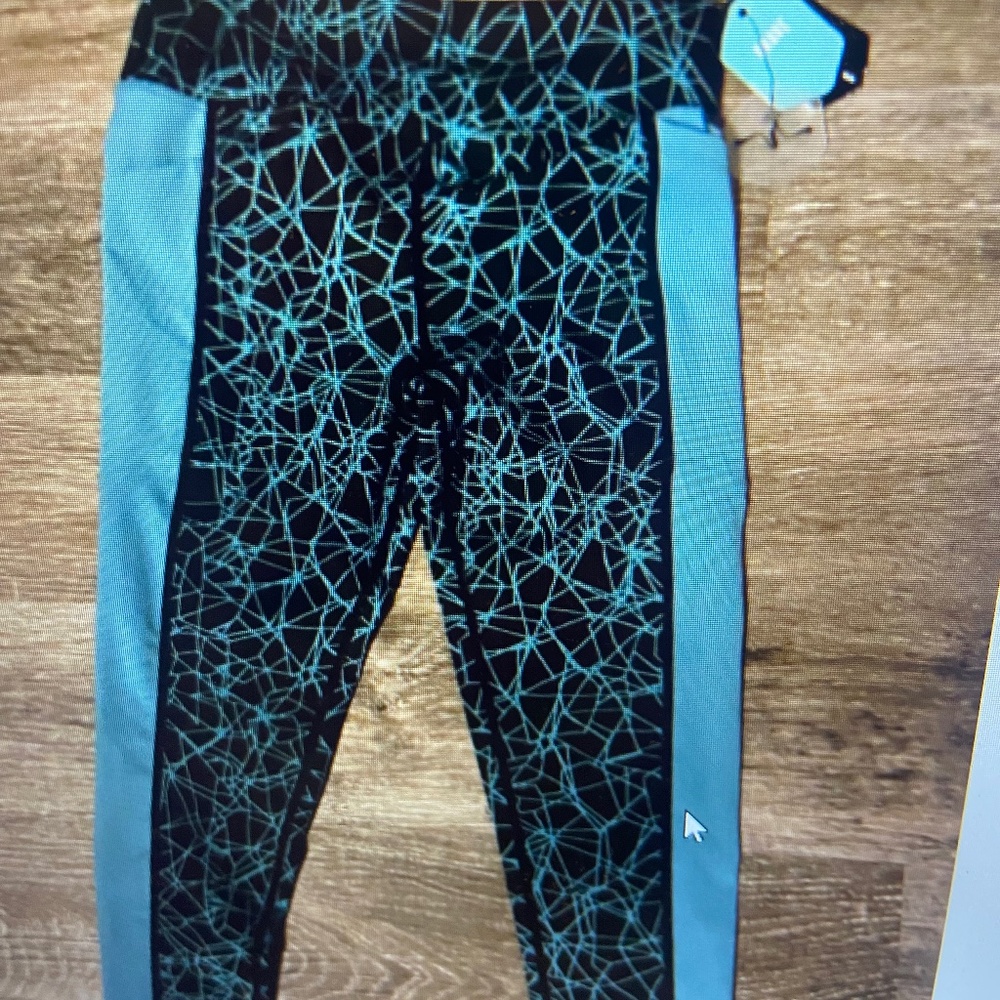 Lularoe brave rise workout pants new with tag. Small